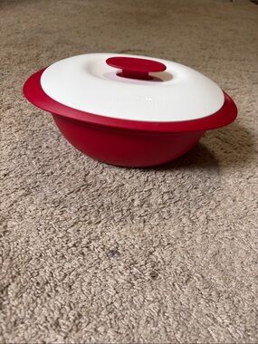 Tupperware Rice Server, Red No Spoon